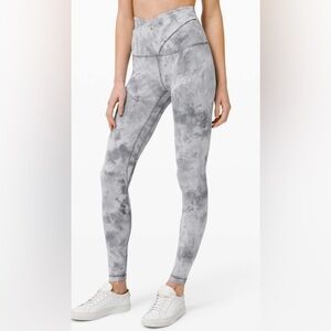2020-Lululemon Align Criss Cross
Waist Diamond Dye Stargaze Pitch Grey size 8
